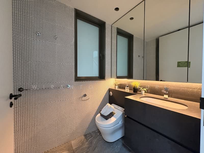 Cheapest Freehold 3BR Penthouse |1KM to Top Schools | Huge Landscape, , 3 Bedrooms, 1,410 sqft, Condominium For Sale, by Wiranto Kasmuri, 500163622 - Bathroom - PropertyGuru.com.sg