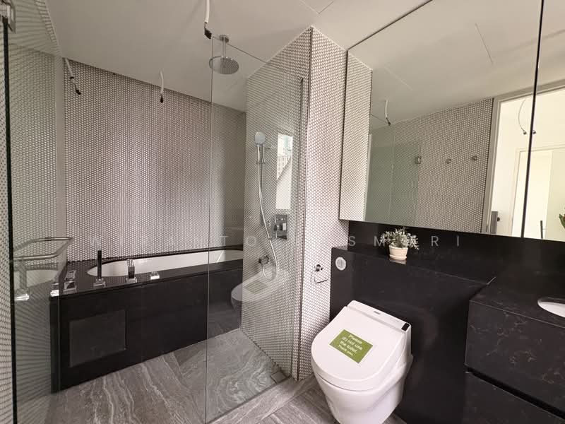 Cheapest Freehold 3BR Penthouse |1KM to Top Schools | Huge Landscape, , 3 Bedrooms, 1,410 sqft, Condominium For Sale, by Wiranto Kasmuri, 500163622 - Bathroom - PropertyGuru.com.sg