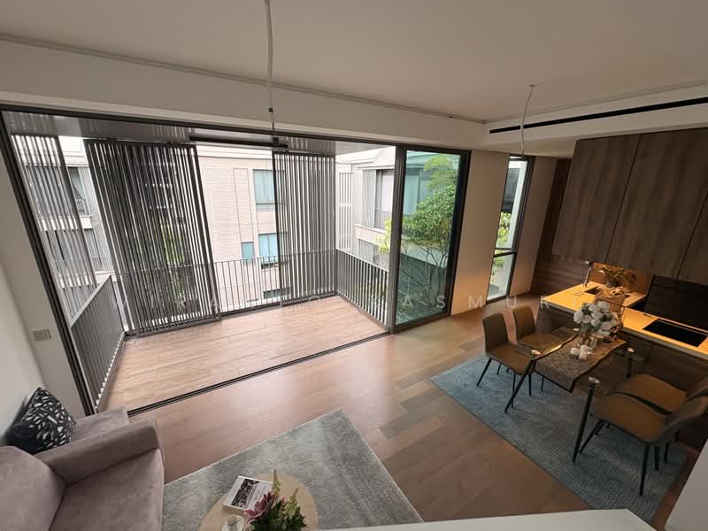 Cheapest Freehold 3BR Penthouse |1KM to Top Schools | Huge Landscape, , 3 Bedrooms, 1,410 sqft, Condominium For Sale, by Wiranto Kasmuri, 500163622 - Living Room - PropertyGuru.com.sg