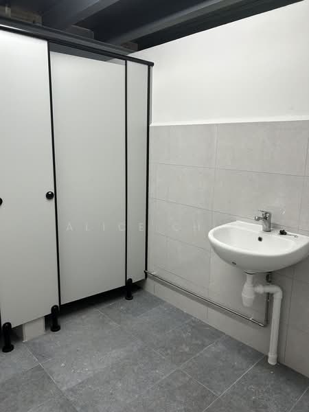 Jalan Senang, , 3,602 sqft, Light Industrial (B1) For Rent, by Alice Chia, 500163630 - Bathroom - CommercialGuru.com.sg
