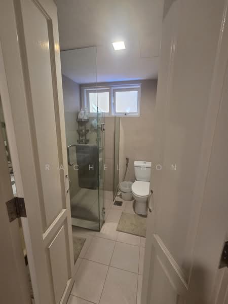Serangoon Garden Estate, Borthwick Drive, 5 Bedrooms, 5,000 sqft, Semi-Detached House For Sale, by Rachel Hon, 500163650 - Bathroom - PropertyGuru.com.sg