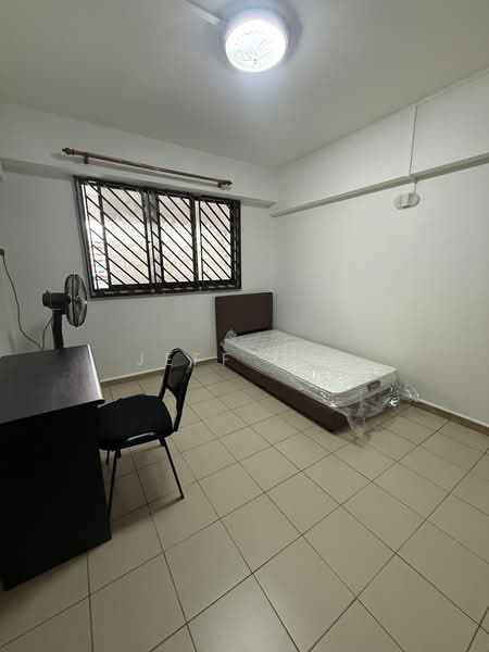 662 Yishun Avenue 4, 662 Yishun Avenue 4, Room Rental, 120 sqft, HDB Flat For Rent, by Jeff Lee, 500163660 - Bedroom - PropertyGuru.com.sg