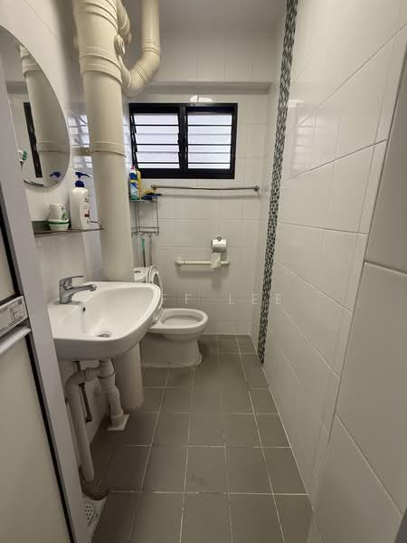 662 Yishun Avenue 4, 662 Yishun Avenue 4, Room Rental, 120 sqft, HDB Flat For Rent, by Jeff Lee, 500163660 - Bathroom - PropertyGuru.com.sg