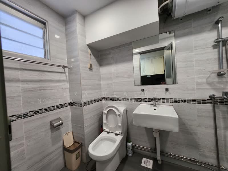 128 Bishan Street 12, 128 Bishan Street 12, 3 Bedrooms, 1,302 sqft, HDB Flat For Sale, by MARTIN, 500163663 - Bathroom - PropertyGuru.com.sg