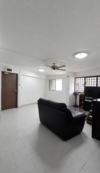 718 Jurong West Street 71, 718 Jurong West Street 71, 3 Bedrooms, 1,151 sqft, HDB Flat For Sale, by Jian Ming, 500163667 - Living Room - PropertyGuru.com.sg