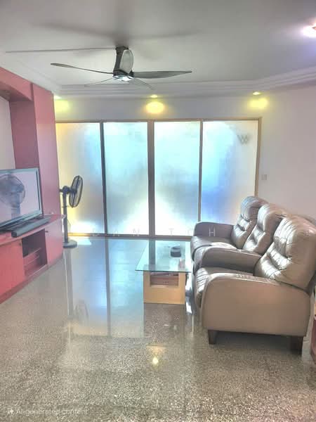 233 Compassvale Walk, 233 Compassvale Walk, 3 Bedrooms, 1,324 sqft, HDB Flat For Sale, by Dan Toh, 500163670 - Living Room - PropertyGuru.com.sg