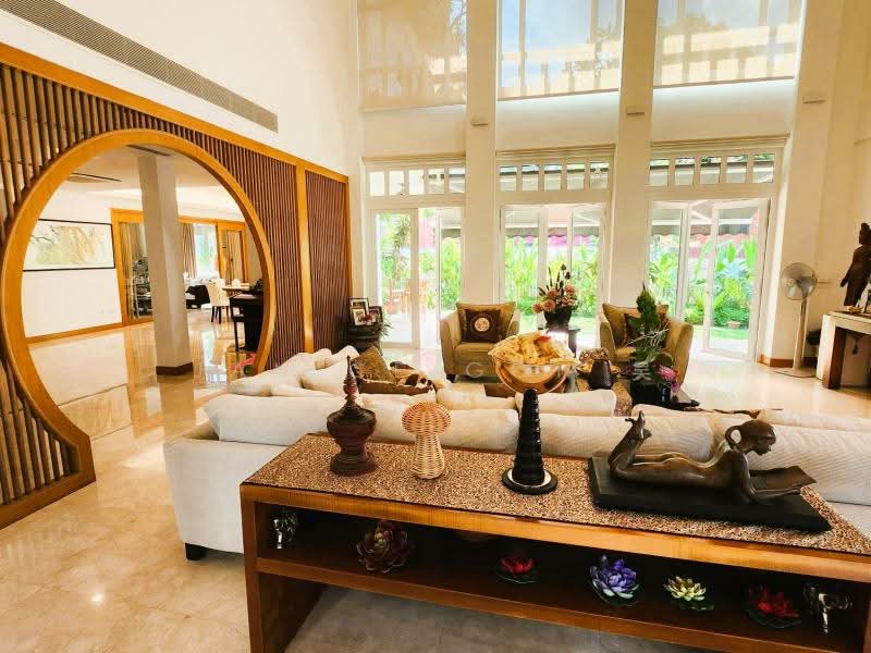 RARE EXCLUSIVE LOCATION GRAND BUNGALOW FOR SALE, Siglap Bungalows Zone, 5 Bedrooms, 4,600 sqft, Detached House For Sale, by Janice Goh 吴, 500163673 - Living Room - PropertyGuru.com.sg