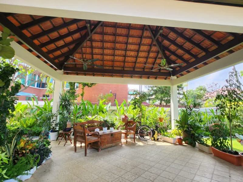 RARE EXCLUSIVE LOCATION GRAND BUNGALOW FOR SALE, Siglap Bungalows Zone, 5 Bedrooms, 4,600 sqft, Detached House For Sale, by Janice Goh 吴, 500163673 - Exterior - PropertyGuru.com.sg
