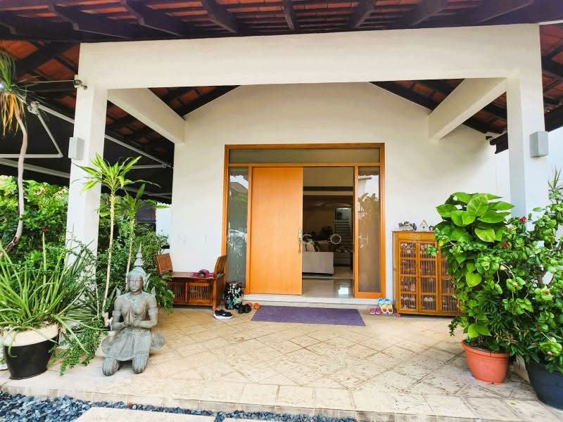 RARE EXCLUSIVE LOCATION GRAND BUNGALOW FOR SALE, Siglap Bungalows Zone, 5 Bedrooms, 4,600 sqft, Detached House For Sale, by Janice Goh 吴, 500163673 - Exterior - PropertyGuru.com.sg
