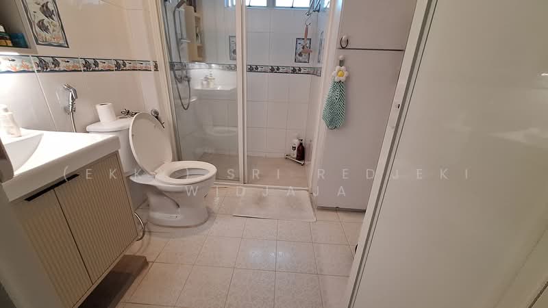 Seaview Point, 15 Amber Road, Room Rental, 160 sqft, Condominium For Rent, by (Ekky) Sri Redjeki Widjaja, 500163674 - Bathroom - PropertyGuru.com.sg