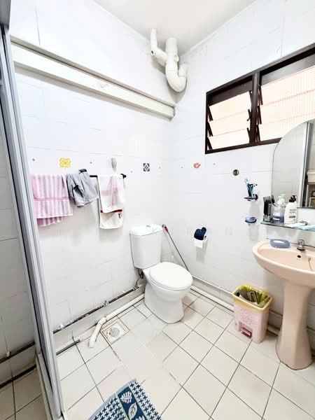 205B Compassvale Lane, 205B Compassvale Lane, 4 Bedrooms, 1,539 sqft, HDB Flat For Sale, by Nona Kirana, 500163688 - Bathroom - PropertyGuru.com.sg