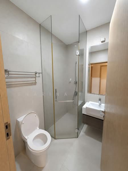 Midtown Residences, 1189 Upper Serangoon Road, 3 Bedrooms, 688 sqft, Condominium For Sale, by Sharina Yong, 500163689 - Bathroom - PropertyGuru.com.sg