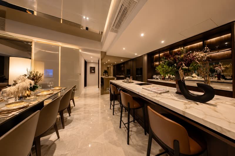 Ultra Luxury Freehold in the Heart of CBD! Unblocked Views!, , 4 Bedrooms, 2,067 sqft, Condominium For Sale, by Zachary Wong, 500163693 - Dining Room - PropertyGuru.com.sg