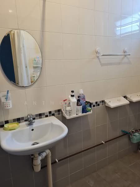 408 Jurong West Street 42, 408 Jurong West Street 42, Room Rental, 118 sqft, HDB Flat For Rent, by Anthony Lim, 500163699 - Bathroom - PropertyGuru.com.sg