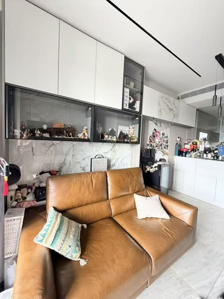 Leedon Green, 28 Leedon Heights, 2 Bedrooms, 710 sqft, Condominium For Sale, by Kenneth Shi, 500163715 - Living Room - PropertyGuru.com.sg