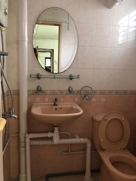 308 Clementi Avenue 4, 308 Clementi Avenue 4, 2 Bedrooms, 721 sqft, HDB Flat For Rent, by Doris Kang, 500163727 - Bathroom - PropertyGuru.com.sg