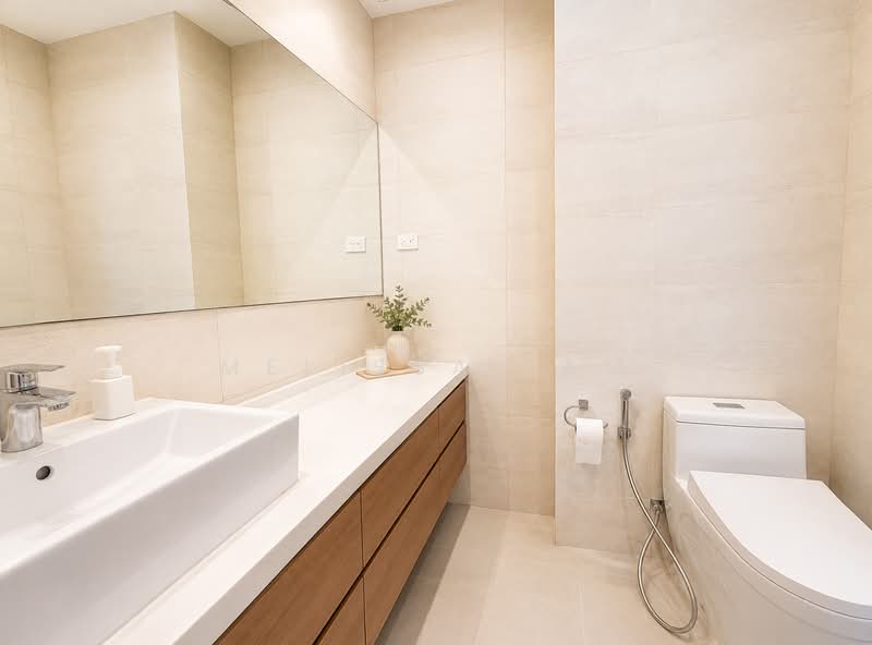 Seasons View, 5 Pemimpin Drive, 3 Bedrooms, 1,141 sqft, Condominium For Sale, by Melissa Lam, 500163733 - Bathroom - PropertyGuru.com.sg