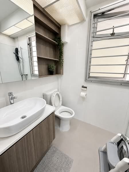293D Bukit Batok Street 21, 293D Bukit Batok Street 21, 3 Bedrooms, 1,001 sqft, HDB Flat For Sale, by Eddie Tan, 500163739 - Master Bathroom - PropertyGuru.com.sg