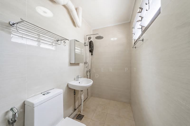 141 Bedok Reservoir Road, 141 Bedok Reservoir Road, 3 Bedrooms, 1,313 sqft, HDB Flat For Sale, by Elaine Wong, 500163743 - Bathroom - PropertyGuru.com.sg