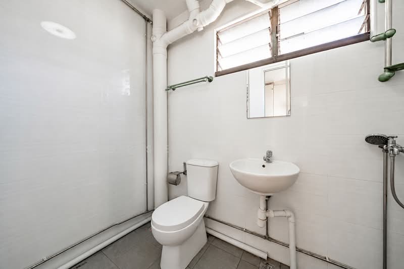 141 Bedok Reservoir Road, 141 Bedok Reservoir Road, 3 Bedrooms, 1,313 sqft, HDB Flat For Sale, by Elaine Wong, 500163743 - Bathroom - PropertyGuru.com.sg