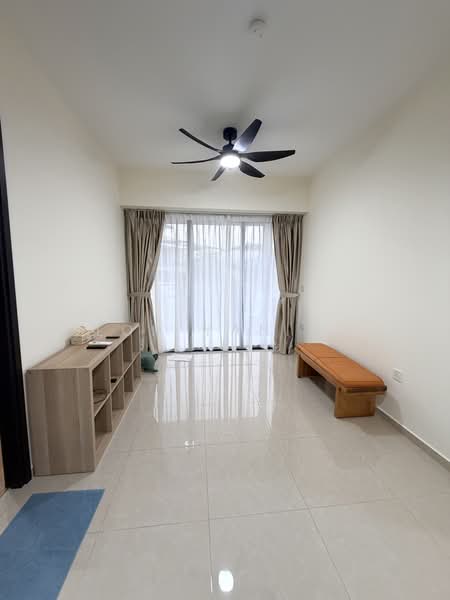 The Gazania, 5 How Sun Drive, 2 Bedrooms, 700 sqft, Condominium For Sale, by Loh Yan Yi, 500163746 - Living Room - PropertyGuru.com.sg