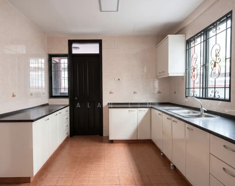Westville, Westwood Avenue, 5 Bedrooms, 3,200 sqft, Corner Terrace For Sale, by Alan Lin, 500163747 - Kitchen - PropertyGuru.com.sg