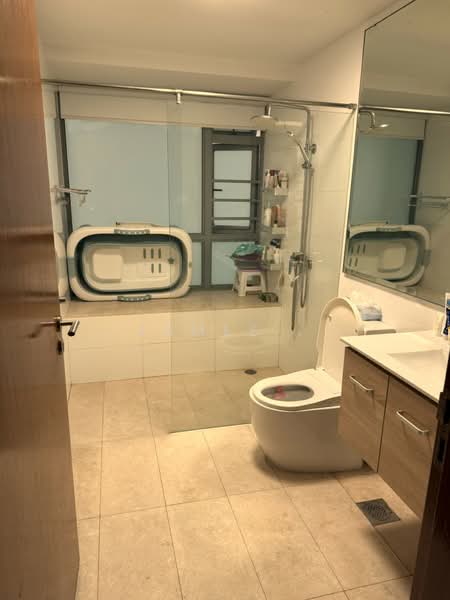 Waterfront Waves, 760 Bedok Reservoir Road, 3 Bedrooms, 1,324 sqft, Condominium For Sale, by James ., 500163754 - Bathroom - PropertyGuru.com.sg