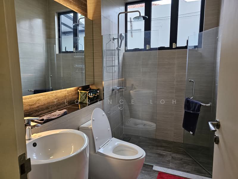 Serangoon Garden Estate, , 5 Bedrooms, 5,000 sqft, Detached House For Sale, by Florence Loh, 500163757 - Bathroom - PropertyGuru.com.sg
