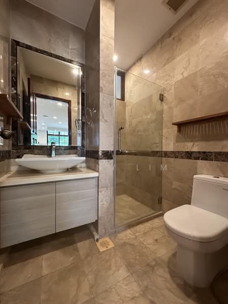 The Riverina, 31 Riverina Walk, 6 Bedrooms, 3,200 sqft, Semi-Detached House For Rent, by Jenny Lim, 500163760 - Bathroom - PropertyGuru.com.sg