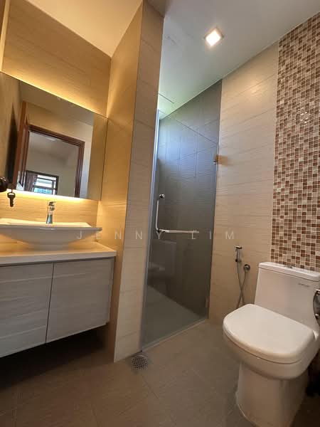The Riverina, 31 Riverina Walk, 6 Bedrooms, 3,200 sqft, Semi-Detached House For Rent, by Jenny Lim, 500163760 - Bathroom - PropertyGuru.com.sg