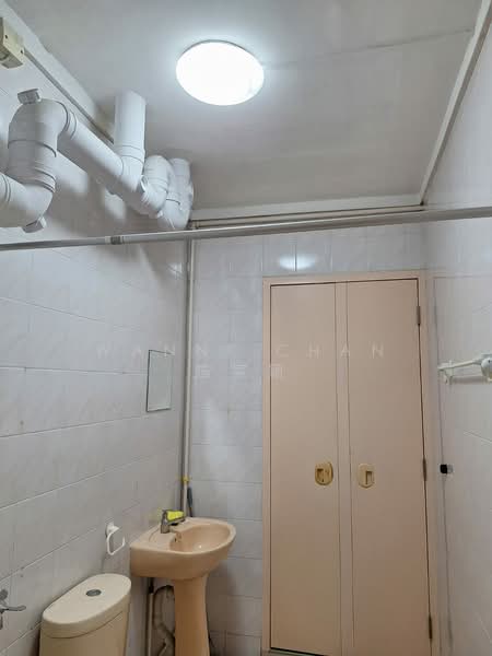 287C Jurong East Street 21, 287C Jurong East Street 21, 4 Bedrooms, 1,550 sqft, HDB Flat For Rent, by Wanni Chan 陈寀颖, 500163764 - Bathroom - PropertyGuru.com.sg