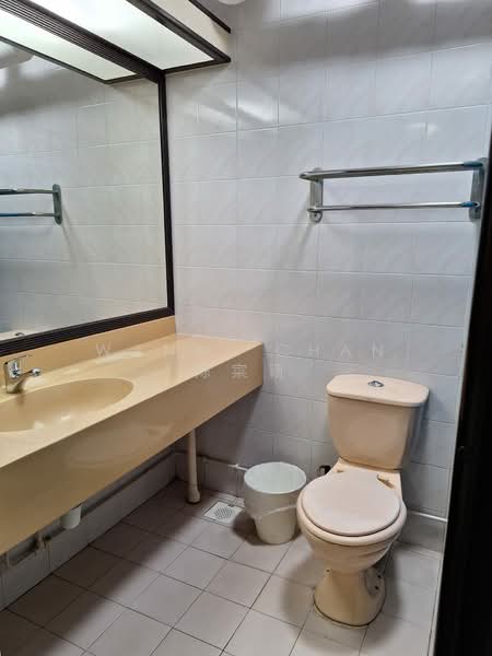 287C Jurong East Street 21, 287C Jurong East Street 21, 4 Bedrooms, 1,550 sqft, HDB Flat For Rent, by Wanni Chan 陈寀颖, 500163764 - Master Bathroom - PropertyGuru.com.sg