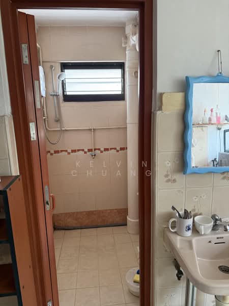 19 Ghim Moh Road, 19 Ghim Moh Road, 2 Bedrooms, 700 sqft, HDB Flat For Sale, by Kelvin Chuang, 500163767 - Bathroom - PropertyGuru.com.sg