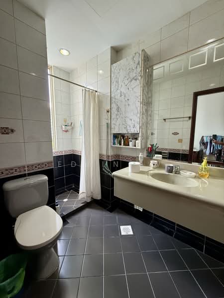 Cavendish Park, 18 Pine Grove, 3 Bedrooms, 1,270 sqft, Condominium For Sale, by Edwin Aw, 500163778 - Bathroom - PropertyGuru.com.sg