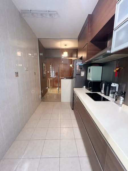 384 Bukit Batok West Avenue 5, 384 Bukit Batok West Avenue 5, 3 Bedrooms, 969 sqft, HDB Flat For Sale, by KEE PENG HAR, 500163782 - Kitchen - PropertyGuru.com.sg