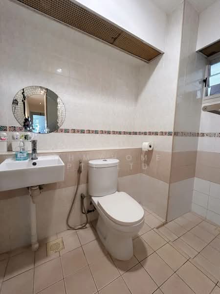 384 Bukit Batok West Avenue 5, 384 Bukit Batok West Avenue 5, 3 Bedrooms, 969 sqft, HDB Flat For Sale, by KEE PENG HAR, 500163782 - Bathroom - PropertyGuru.com.sg