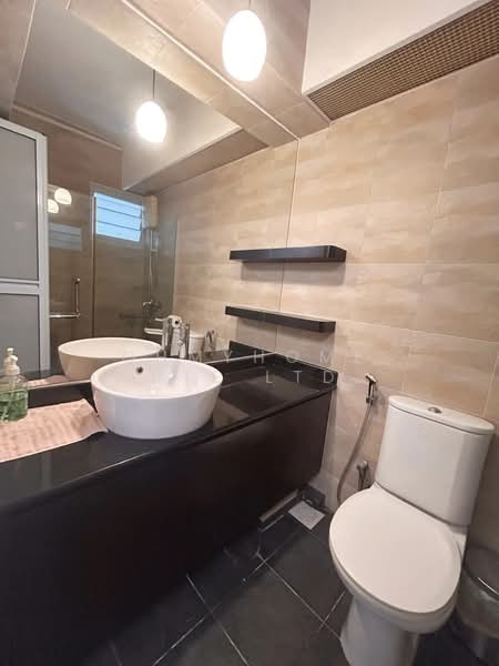 384 Bukit Batok West Avenue 5, 384 Bukit Batok West Avenue 5, 3 Bedrooms, 969 sqft, HDB Flat For Sale, by KEE PENG HAR, 500163782 - Bathroom - PropertyGuru.com.sg
