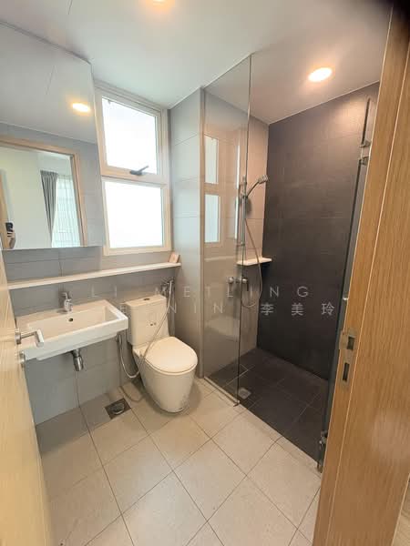Vacanza @ East, 50 Lengkong Tujoh, 2 Bedrooms, 807 sqft, Condominium For Sale, by Li Meiling Queenin 李美玲, 500163785 - Master Bathroom - PropertyGuru.com.sg