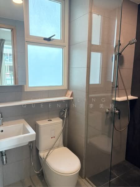 Vacanza @ East, 50 Lengkong Tujoh, Eunos / Geylang / Paya Lebar, 2 Bedrooms, 807 sqft, Condominium For Sale, by Li Meiling Queenin 李美玲, 500163785 - Master bathroom - PropertyGuru.com.sg