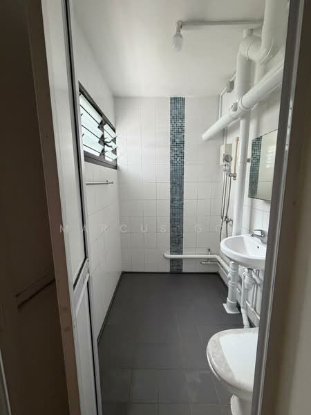334 Hougang Avenue 5, 334 Hougang Avenue 5, 3 Bedrooms, 1,119 sqft, HDB Flat For Sale, by Marcus Goh, 500163787 - Bathroom - PropertyGuru.com.sg