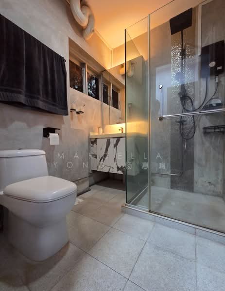 446 Hougang Avenue 8, 446 Hougang Avenue 8, 4 Bedrooms, 1,614 sqft, HDB Flat For Sale, by Marcella Yong 杨惠晴, 500163791 - Bathroom - PropertyGuru.com.sg