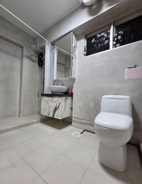 446 Hougang Avenue 8, 446 Hougang Avenue 8, 4 Bedrooms, 1,614 sqft, HDB Flat For Sale, by Marcella Yong 杨惠晴, 500163791 - Bathroom - PropertyGuru.com.sg