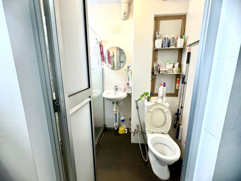 11 Marsiling Drive, 11 Marsiling Drive, 3 Bedrooms, 1,356 sqft, HDB Flat For Sale, by Ong Jia Xuan, 500163795 - Bathroom - PropertyGuru.com.sg