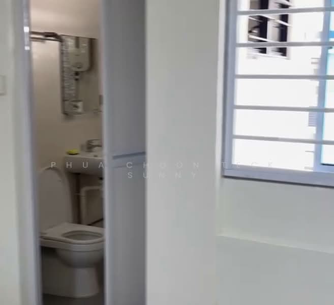 650 Hougang Avenue 8, 650 Hougang Avenue 8, Room Rental, 120 sqft, HDB Flat For Rent, by Phua Choon Teck Sunny, 500163796 - Bathroom - PropertyGuru.com.sg