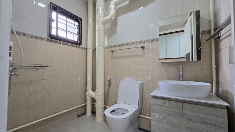 257A Compassvale Road, 257A Compassvale Road, 3 Bedrooms, 969 sqft, HDB Flat For Rent, by Jeff Lim, 500163810 - Bathroom - PropertyGuru.com.sg
