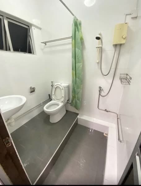 Chun Tin Court, 13A Yuk Tong Avenue, Room Rental, 200 sqft, Walk-up Apartment For Rent, by Peggy Soh, 500163855 - Bathroom - PropertyGuru.com.sg