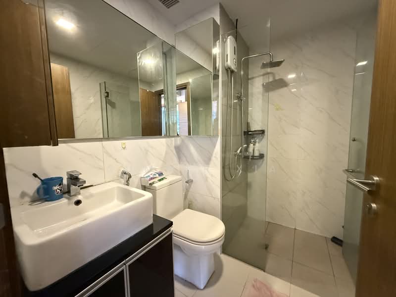 Loft @ Nathan, 31 Nathan Road, 2 Bedrooms, 517 sqft, Condominium For Rent, by Summer Xia, 500163877 - Bathroom - PropertyGuru.com.sg
