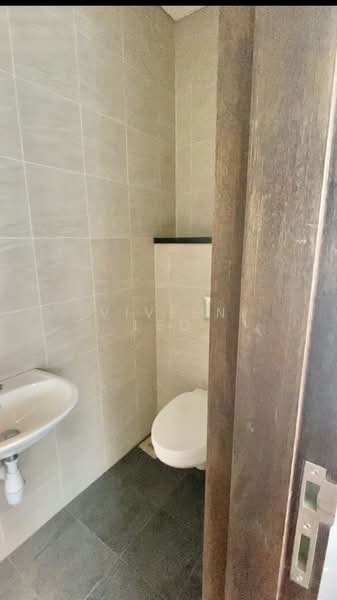 Havelock II, 2 Havelock Road, 1,593 sqft, Office For Rent, by Viveen Leo, 500163905 - Bathroom - CommercialGuru.com.sg