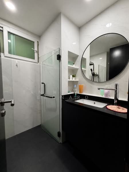 Edelweiss Park Condo, 92 Flora Road, 2 Bedrooms, 947 sqft, Condominium For Rent, by Tan Han Wei Leonard, 500163907 - Common Bathroom - PropertyGuru.com.sg