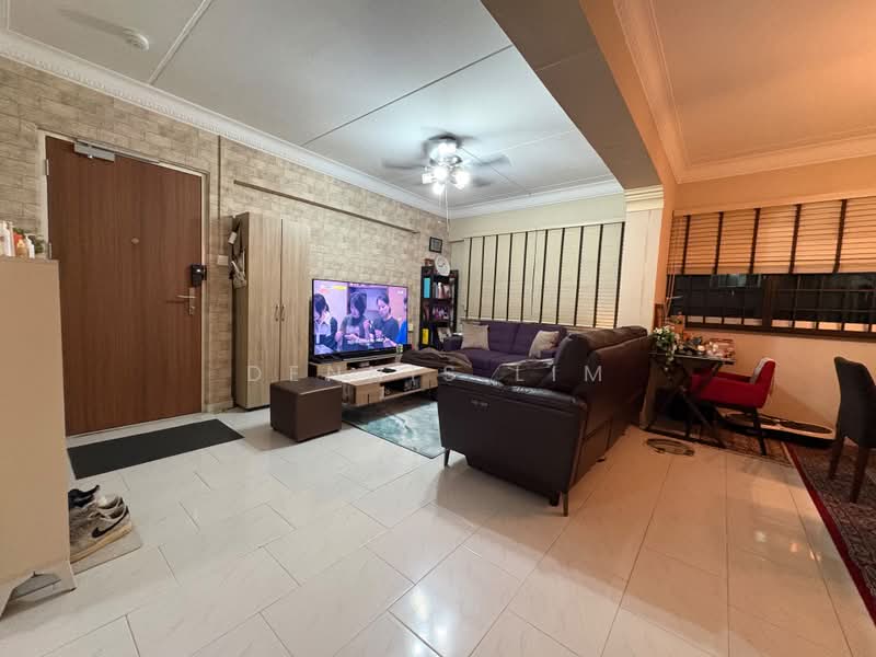 406 Choa Chu Kang Avenue 3, 406 Choa Chu Kang Avenue 3, 3 Bedrooms, 1,119 sqft, HDB Flat For Sale, by Dennis Lim, 500163910 - Living Room - PropertyGuru.com.sg